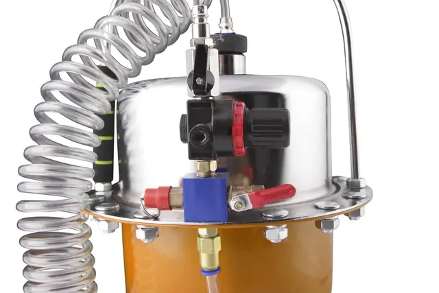 PNEUMATIC BRAKE BLEEDER SET Clas 