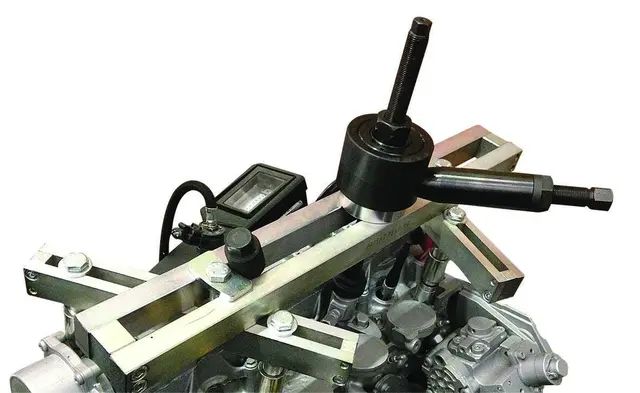 UNIVERSAL INJECTOR MECHANICAL-HYDRAULIC Clas 