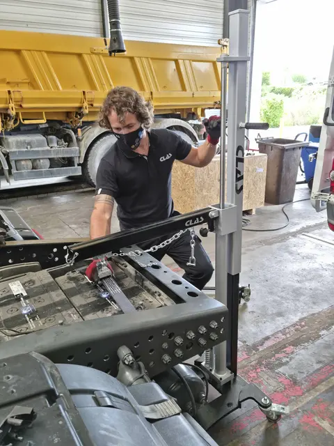 HGV BATTERY/CATALYTIC CRANE Clas 