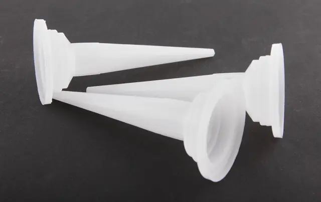 10 PLASTIC SPOUTS Clas 