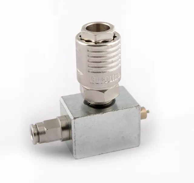 BRAKE BLEED PLUG CONNECTION Clas 