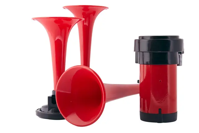 TRIPLE TRUMPET HORN 780/820/880Hz 1  3PD Hella 