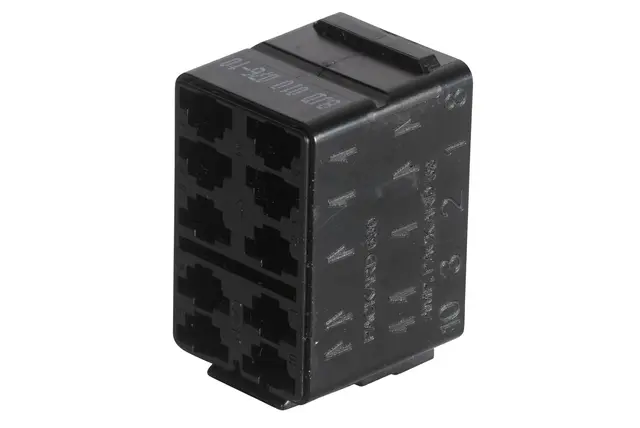 PLUG IN FEMALE HOUSING TYP I         8JD Hella 