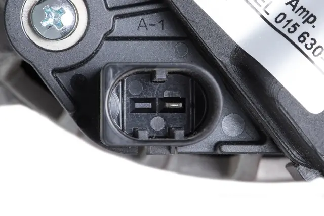ALTERNATOR                           8EL Hella 