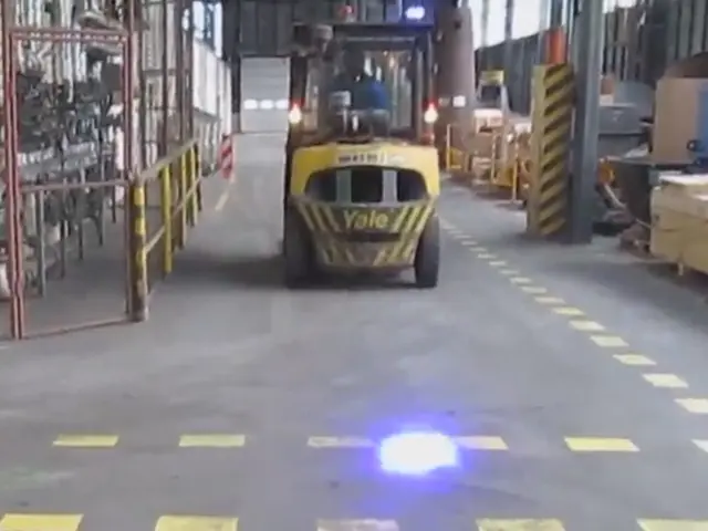 LED work lamp spot beam blue, 9-48V, 750lm, IP68 