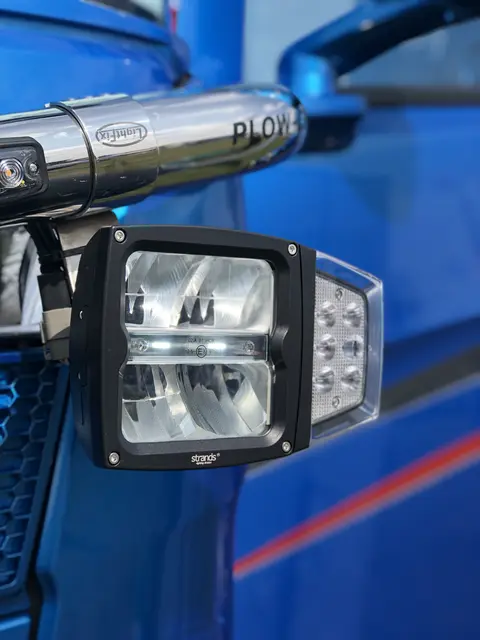 BRØYTELYKT LED 4 FUNKSJONER + VARMELENS Strands Lighting Division 