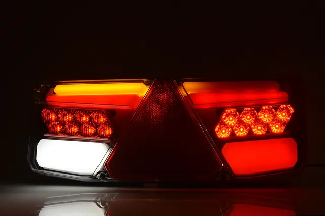 BAKLYSLAMPE HØYRE SLÄP Strands Lighting Division 