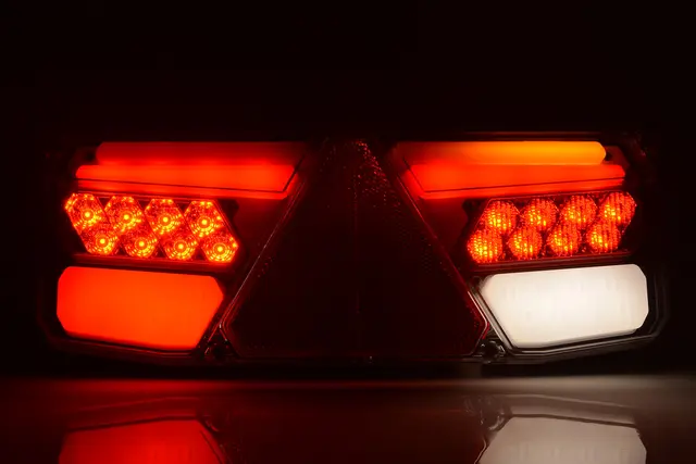 BAKLYSLAMPE VENSTRE SLÄP Strands Lighting Division 
