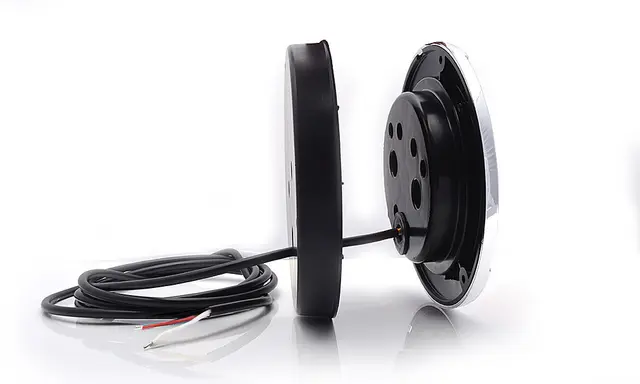 BAKLYSLAMPE LED 2 FUNKSJONER Strands Lighting Division 