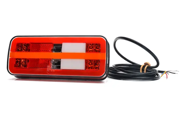 BAKLYSLYS 4 FUNKSJONER LED UNIVERSAL Strands Lighting Division 