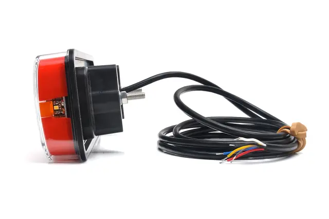BAKLYSLYS 4 FUNKSJONER LED UNIVERSAL Strands Lighting Division 