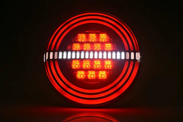 BAKLYSLYS 3 FUNKSJONER LED UNIVERSAL Strands Lighting Division 