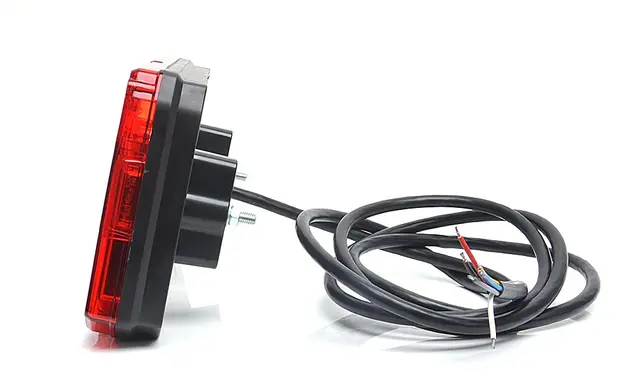 BAKLYSLAMPE 5 FUNKSJONER LED VENSTRE Strands Lighting Division 