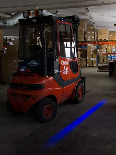 TRUCKLAMPE LINE BLÅ LED Strands Lighting Division 